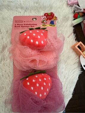 Strawberry Shortcake 2-Piece Pink Bath Exfoliating Sponge Set